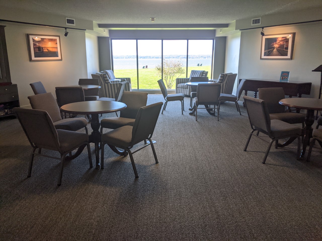 Andrews Lounge